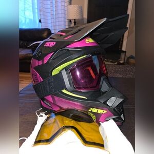 Womens Size Medium Helmet